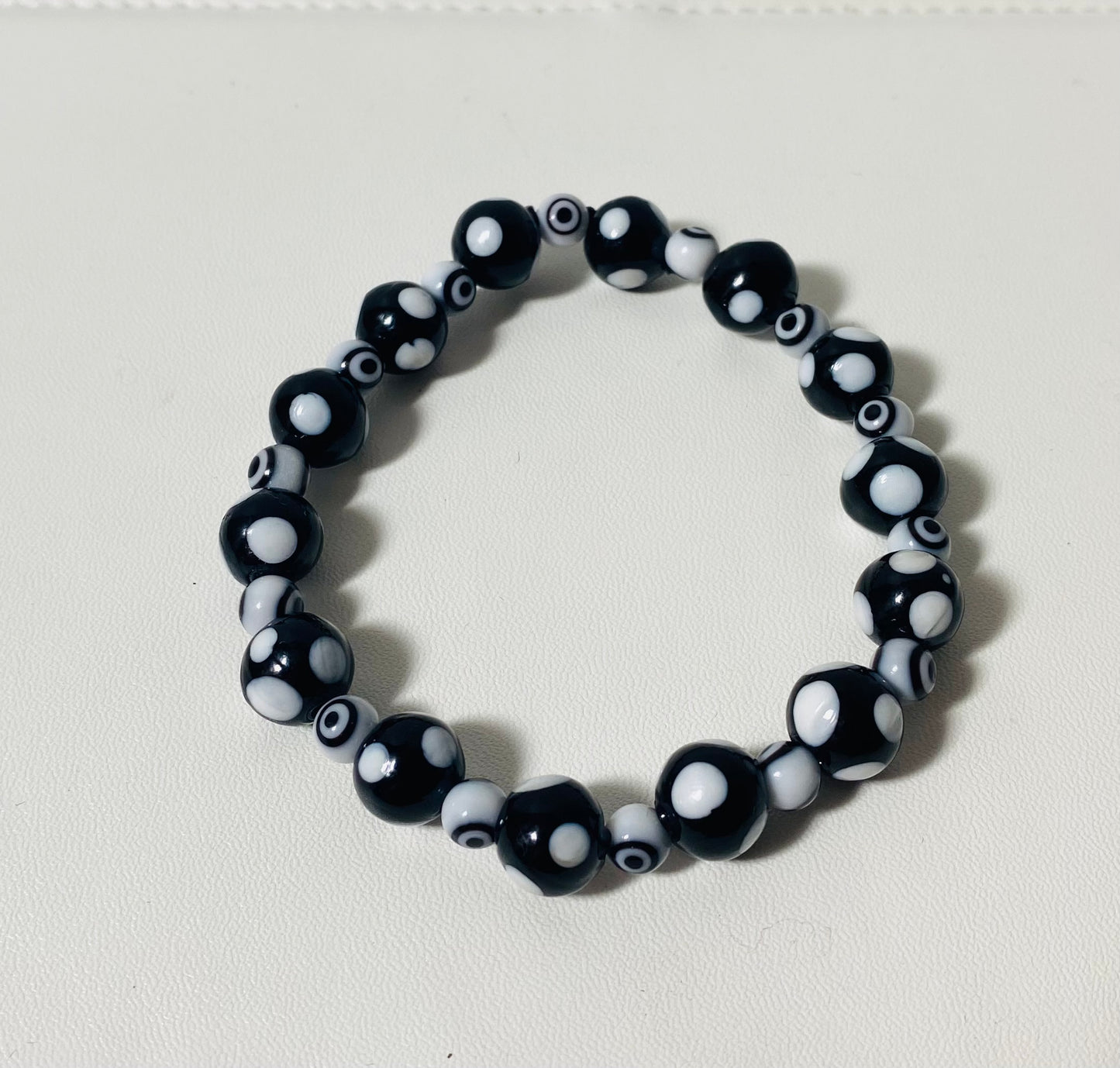 White and black evil eye contadiojo bracelet