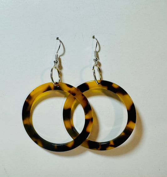 Tortoise shell hoop earrings